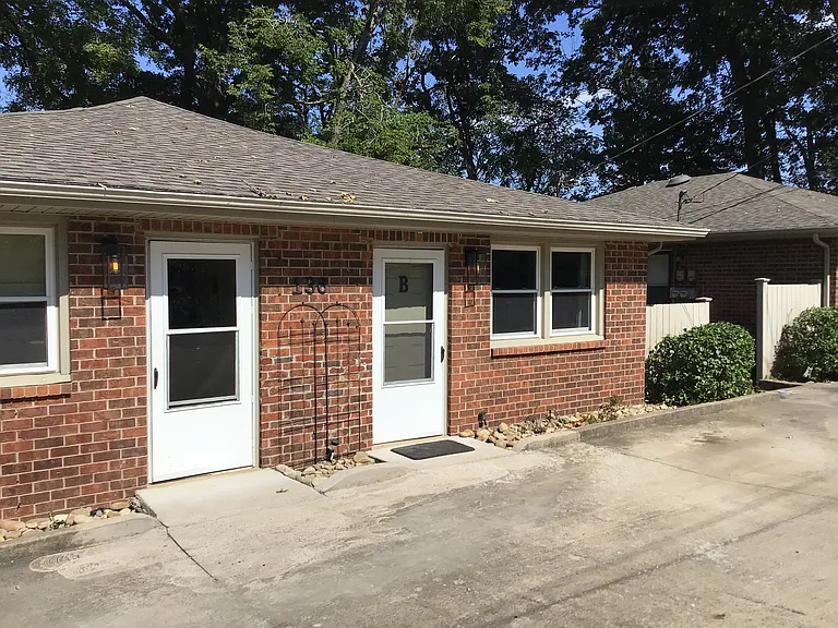 136 Vandiver Dr #B — Photo 6