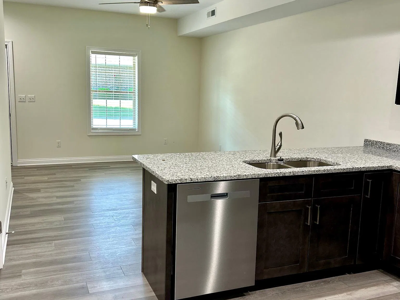 2 bed, 1.5 bath, 1100 sqft, $1,200 — Photo 3