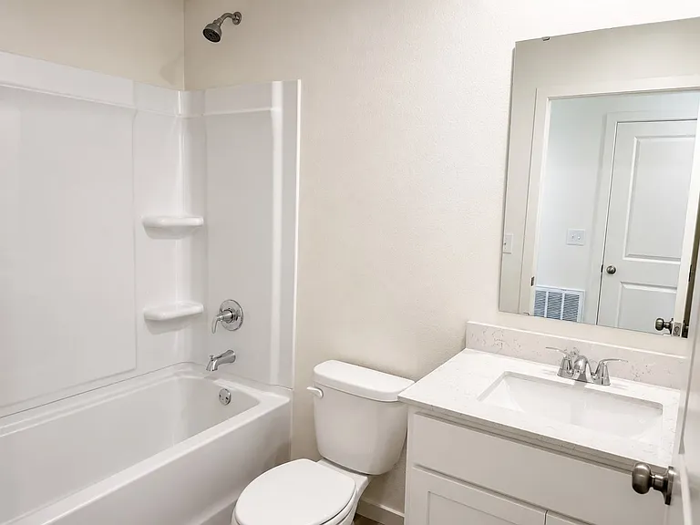 190 E Iris Ln — Photo 8