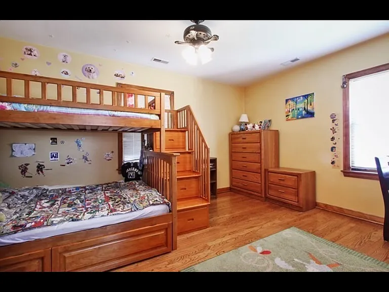 2818 W Farragut Ave #2 — Photo 6