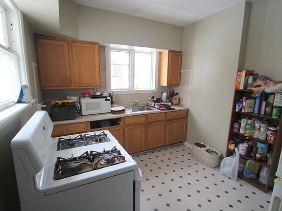 2nd image of 830 Bates St SE