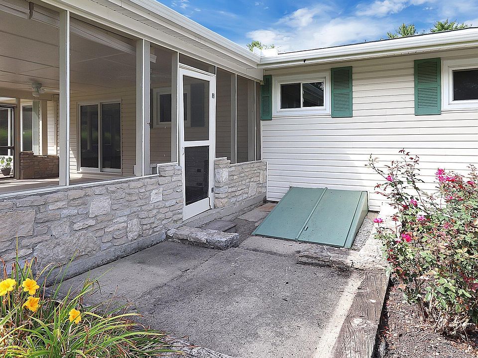 1st image of 2071 Greenlawn Dr