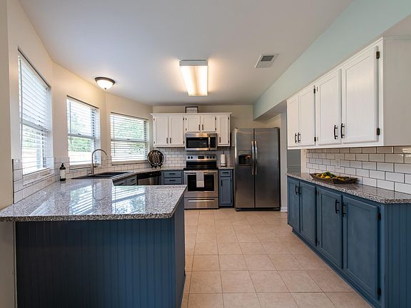 4th image of 105 Knollwood Ct