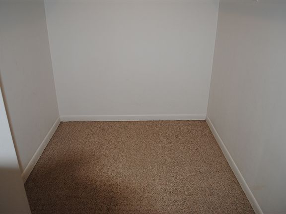 Upstairs Bedroom Walkin Closet