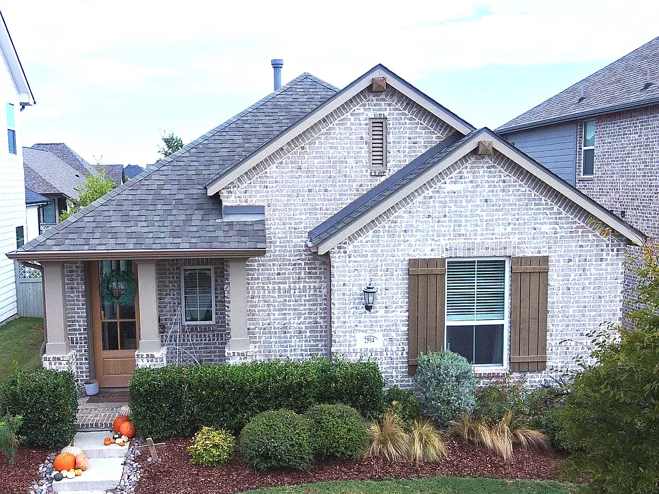 2504 Stella Ln