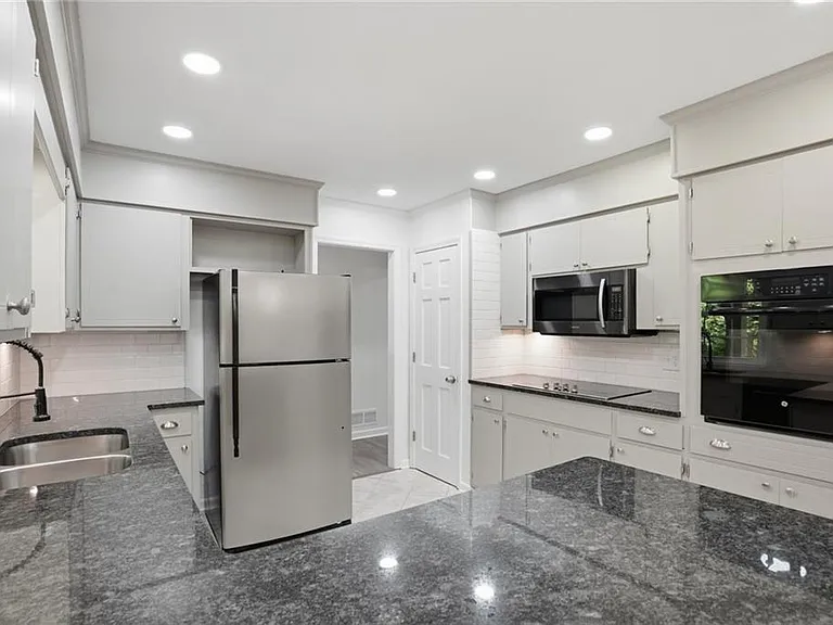128 McNeal Rd — Photo 8