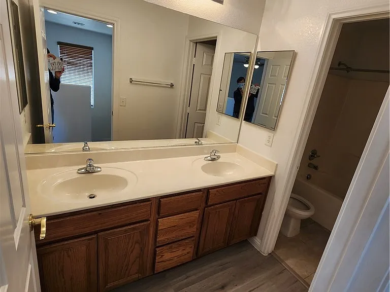 9106 Sheffield Garden Ave — Photo 4