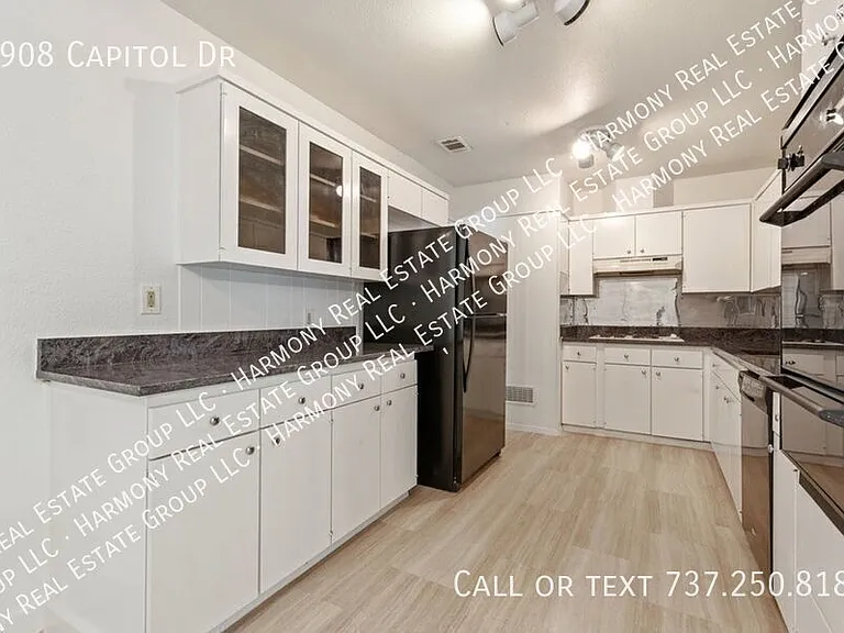 8908 Capitol Dr — Photo 6