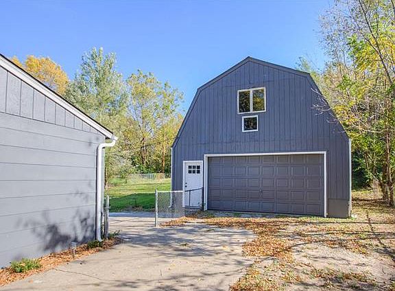 3rd image of 5169 Palmer Dr