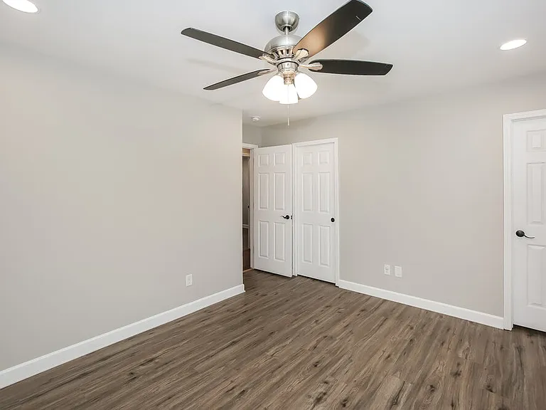 434 Glencroft Dr — Photo 10