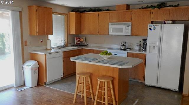1st image of 16318 NE 76th Way