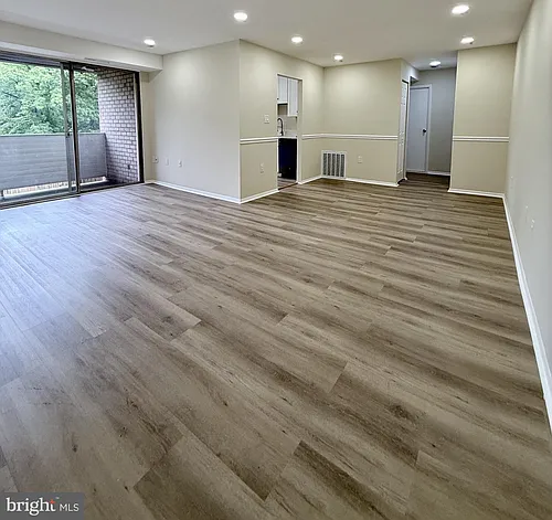 5608 Bloomfield Dr #201 Photo 1
