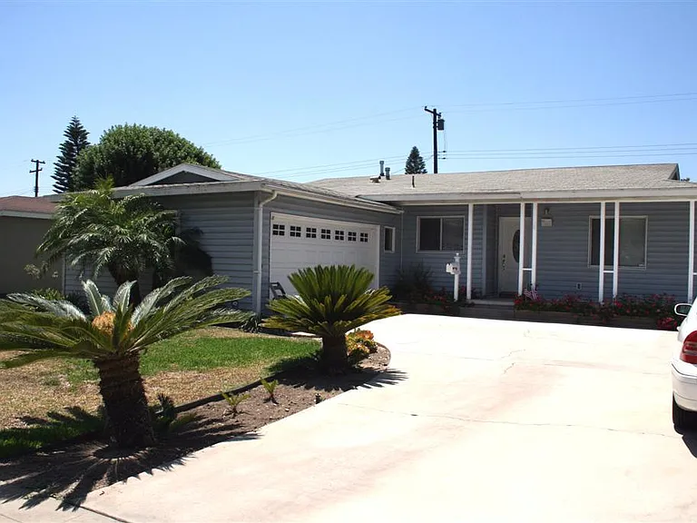 825 N Acacia Ave — Photo 1