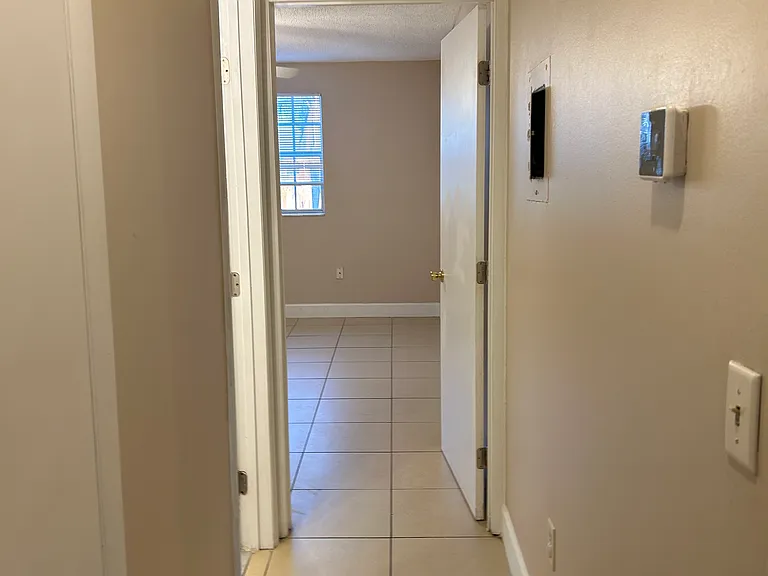 408 Banyon Tree Cir #200 — Photo 1