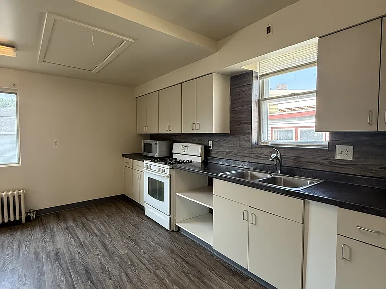 292 Catherine St #3 — Photo 2