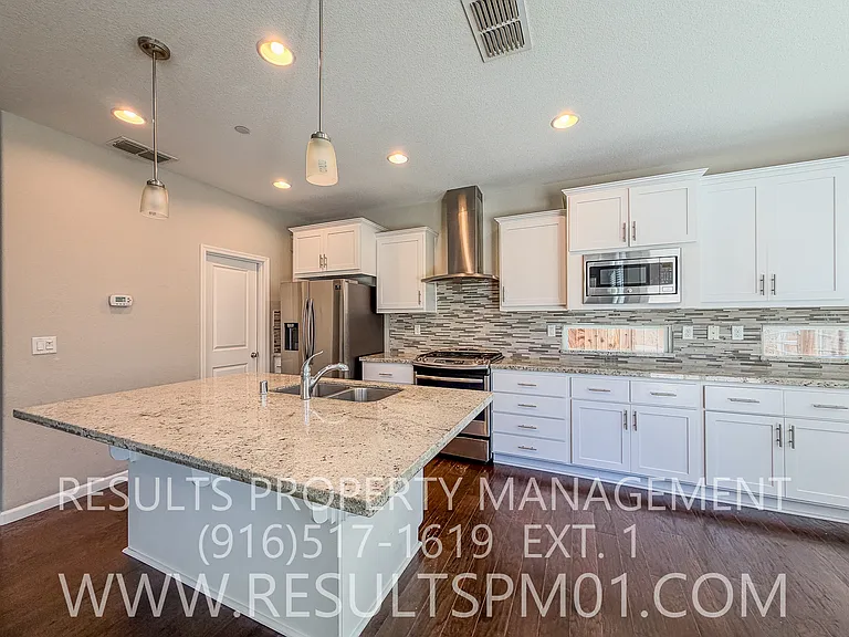 1041 Bridlewood Dr — Photo 10