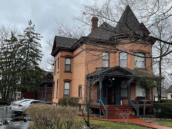 2nd image of 232 Woodward Ave #2B-1Ba