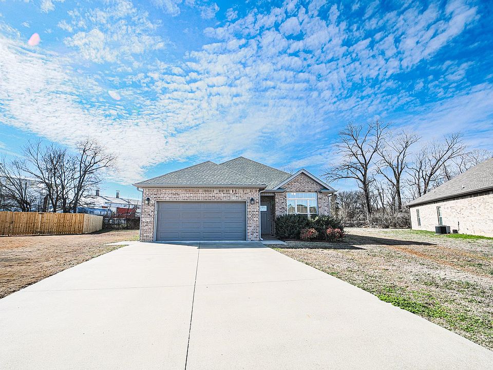 1st image of 152 Harmony Dr