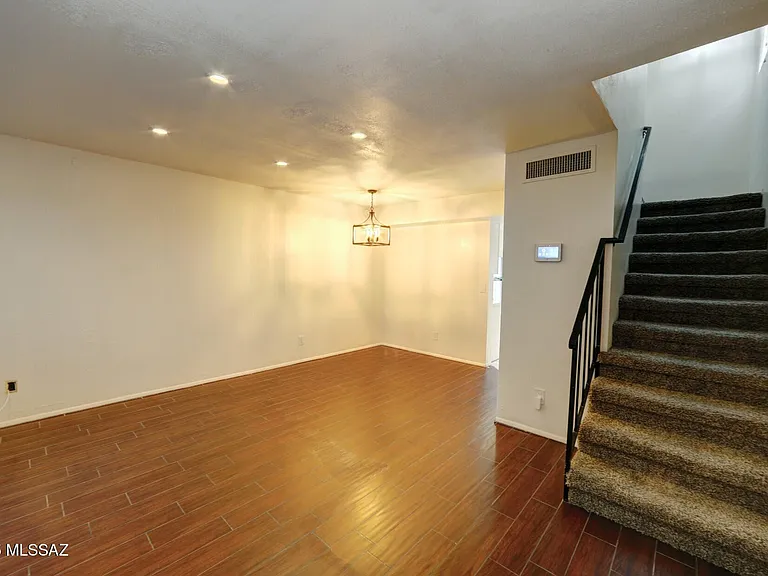 2190 N 1st Ave — Photo 10