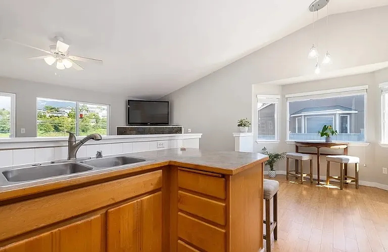 17119 Zoya Dr — Photo 2
