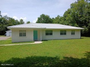 915 Robinson St, Pass Christian, MS 39571