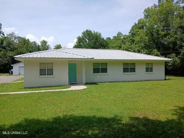 915 Robinson St, Pass Christian, MS 39571