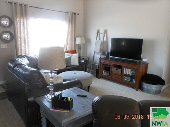 4th image of 504 E 25th St