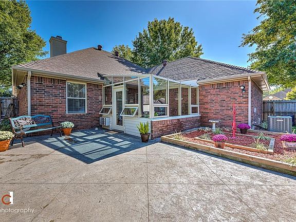 2nd image of 706 College Pl