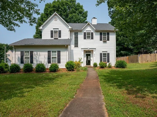 5610 Angel Oaks Dr, Winston Salem, NC 27105