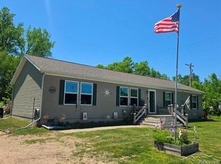 20 E Mier Rd, Sanford, MI 48657