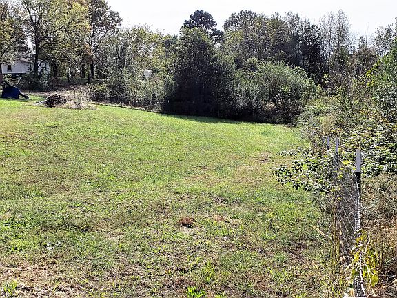 3rd image of 605 County Road 804