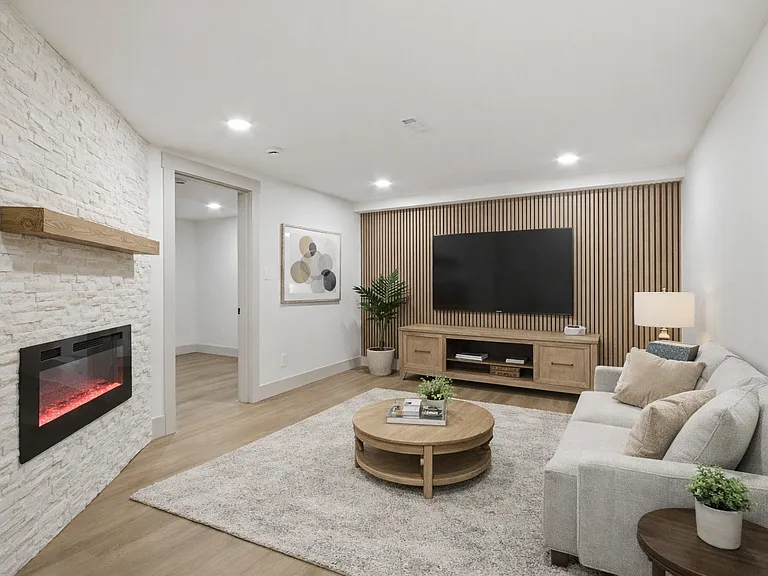 437 NE Fargo St #1 — Photo 3