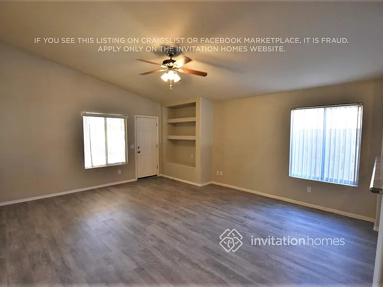 2046 N 90th Ln — Photo 2