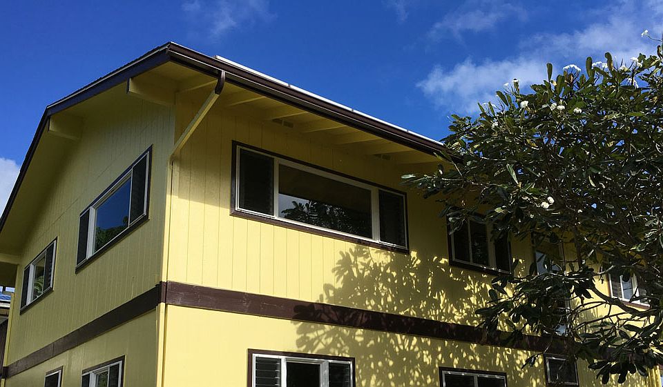 These windows have a view of the Pali.