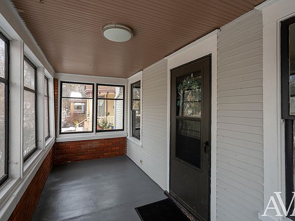 3rd image of 1012 Sigsbee St SE