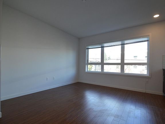 4th image of 1823 18th Ave Unit 407