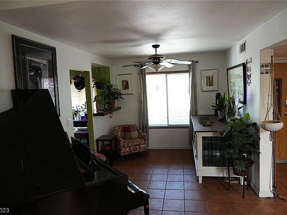 4th image of 2492 Domingo St
