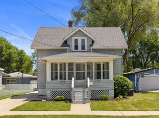 831 N View St, Aurora, IL 60506