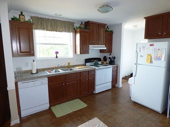 5th image of 1570 Blackberry Ln