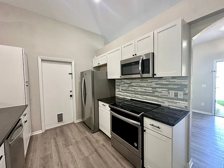 1559 Irishwood Ct — Photo 4