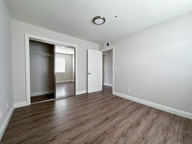 1009 Benito Ave #H — Photo 8