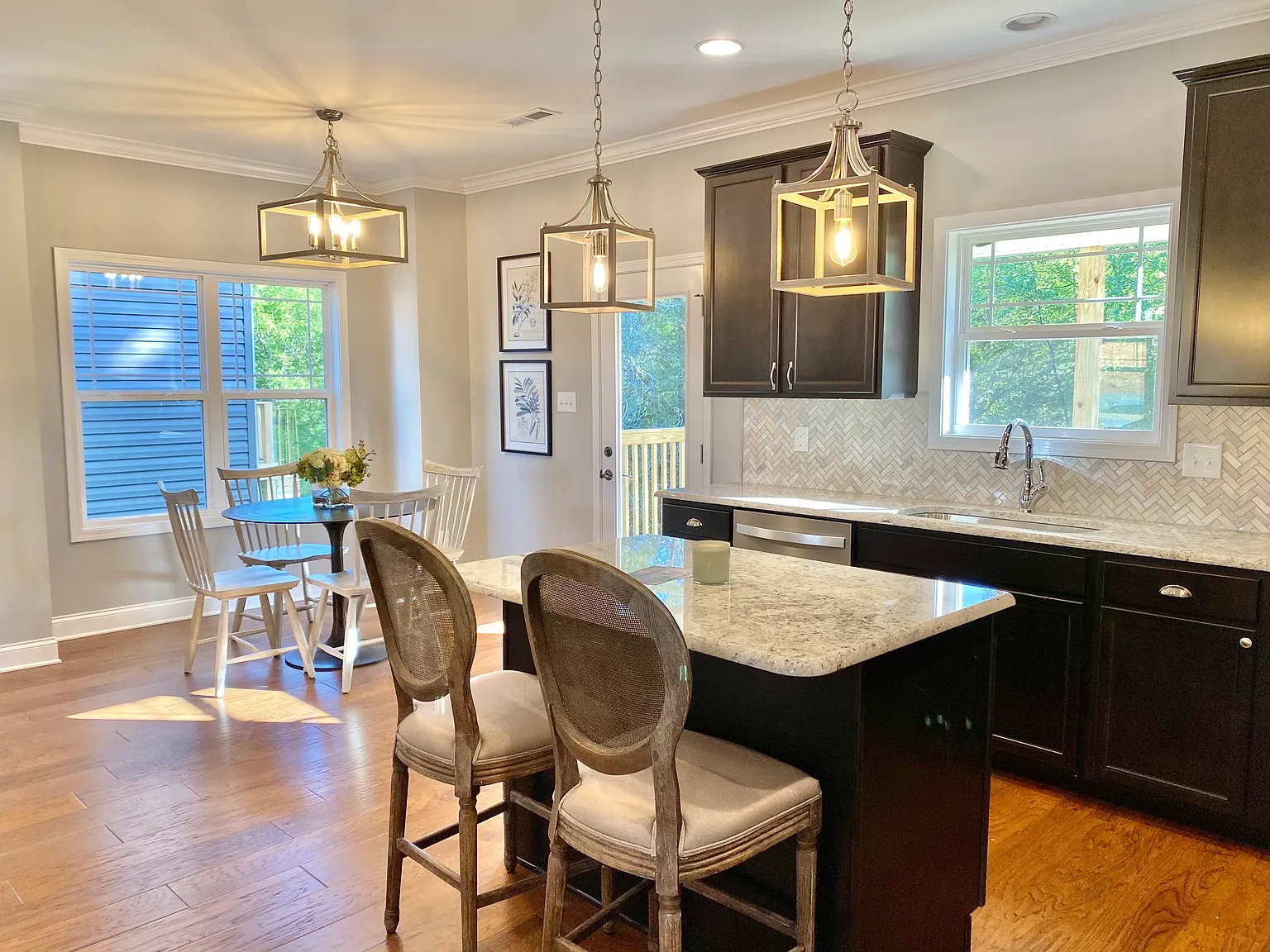 3 bed, 2.5 bath, 2300 sqft, $3,200 — Photo 4