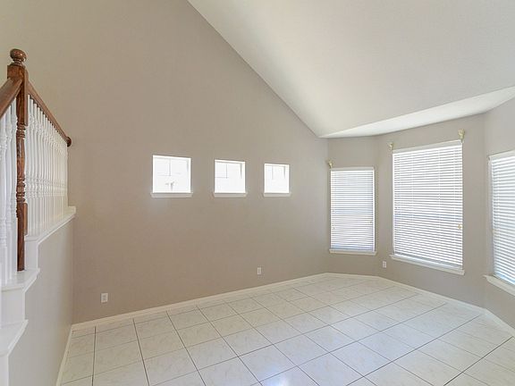 4th image of 9605 Pinehurst Dr