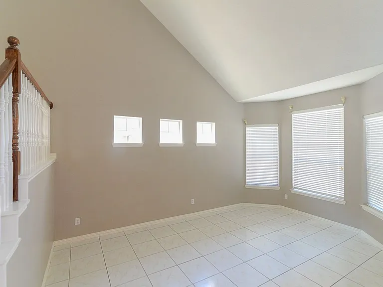 9605 Pinehurst Dr — Photo 23