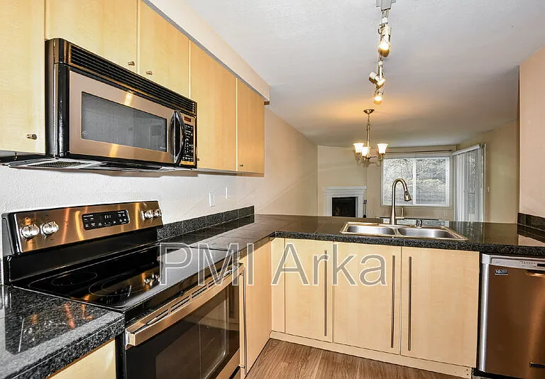 11309 NE 128th St #F102 — Photo 5