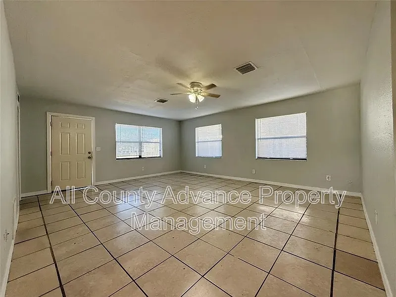 3 bed, 1.0 bath, 1224 sqft, $1,799 — Photo 4