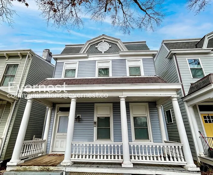 1304 Oakwood Ave — Photo 1