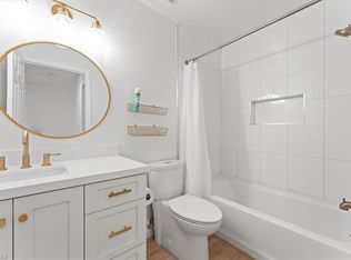 200 Furse Lakes Cir APT 11, Naples, FL 34104