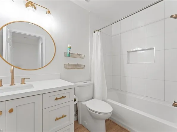 200 Furse Lakes CIR #B11, NAPLES, FL 34104