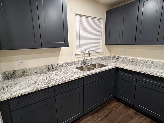 4th image of 3923 Roneagle St